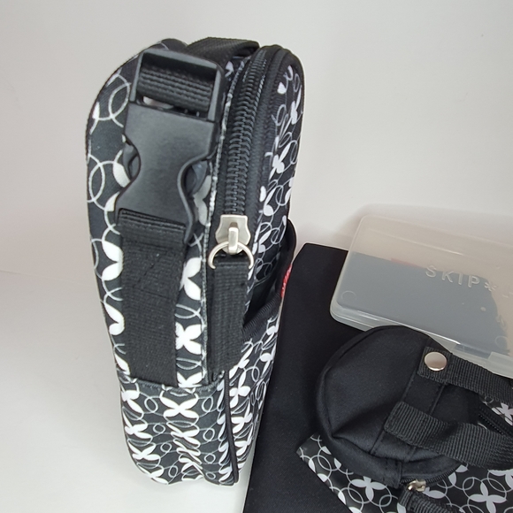 Skip * Hop Baby Essentials (5 items) and Mudpie Cow Socks + FREE GIFT - Picture 9 of 12